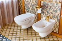 Comment Redécorer une Vieille Salle de Bains avec un Budget Limité ?